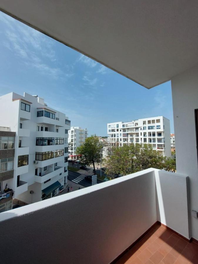 Coluna Mar Quarteira Exterior foto