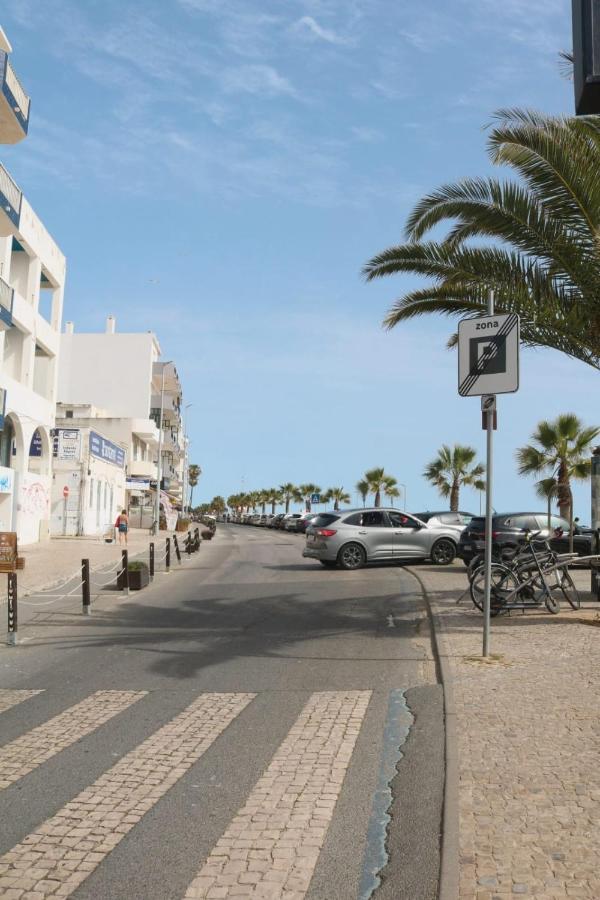 Coluna Mar Quarteira Exterior foto